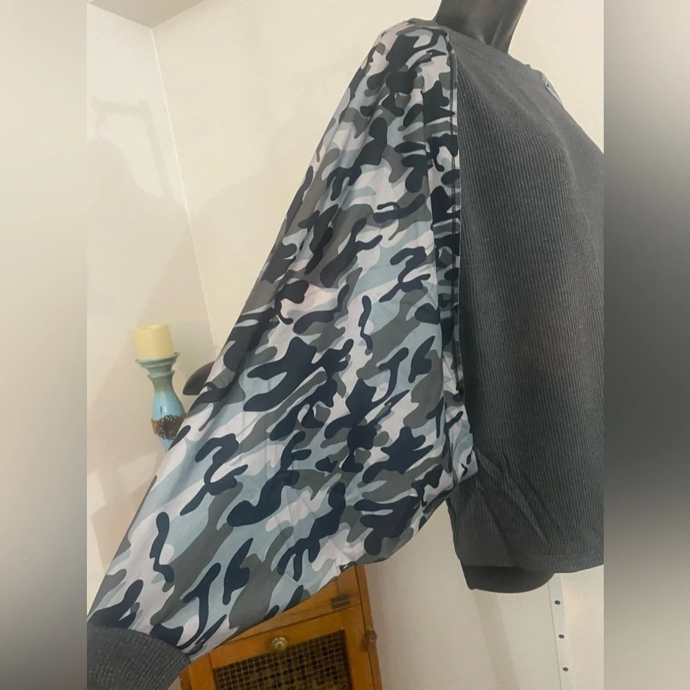 Waffle Knit Thermo Spliced Camo Top with Dolman Sleeves. Color: Grey - Picture 3 of 7